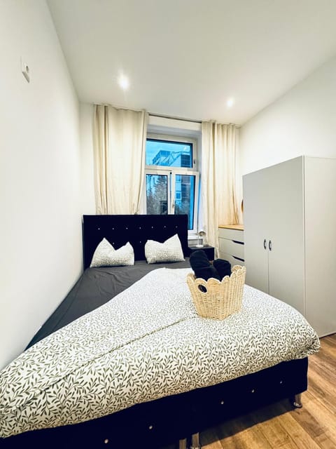 Bed, Bedroom, wardrobe