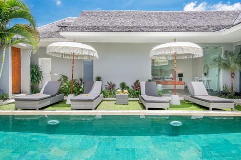 Swimming pool, Swimming pool, sunbed