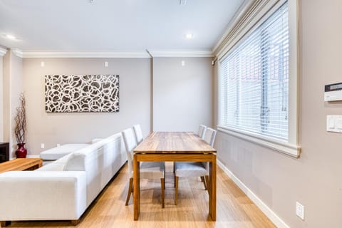 Seating area, Dining area