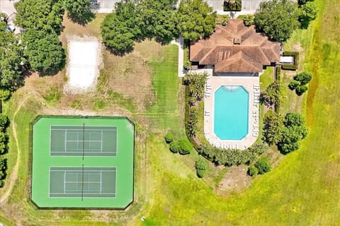 2186 Derwent Dr Davenport House in Four Corners