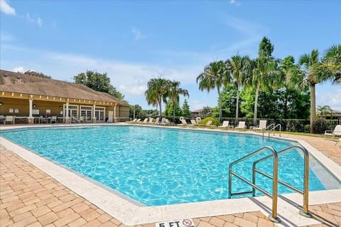 2186 Derwent Dr Davenport House in Four Corners