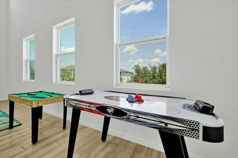 2186 Derwent Dr Davenport House in Four Corners