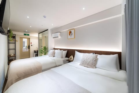 Bed, Photo of the whole room, Bedroom, air conditioner
