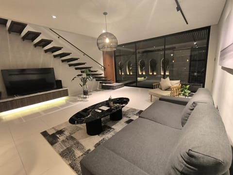 Communal lounge/ TV room, TV and multimedia, Living room, Seating area, Evening entertainment