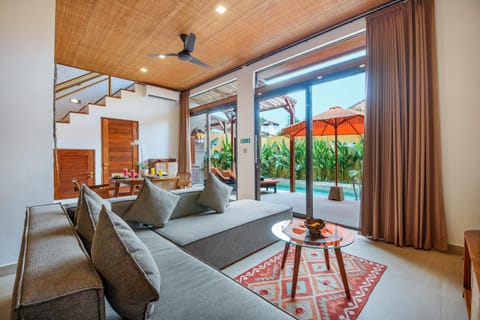 Living room, Pool view