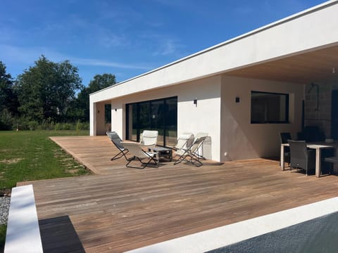 Beautiful south-facing architect's house! Villa in Brittany