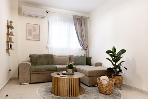 Living room, Seating area, air conditioner
