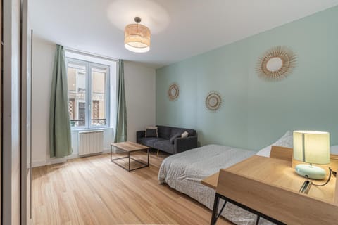 Bed, Living room