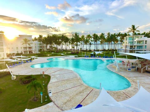 Summer, View (from property/room), Pool view, Sea view, Swimming pool, Sunrise, Sunset, sunbed