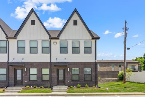 111 Hickory Grove Blvd Unit #B5 House in Clarksville