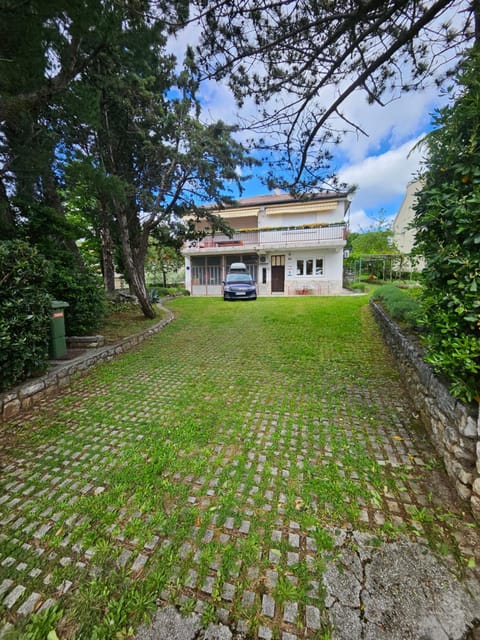 Property building, Day, Garden, Garden view