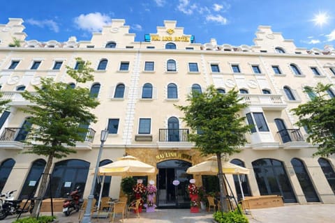 Property building, Day