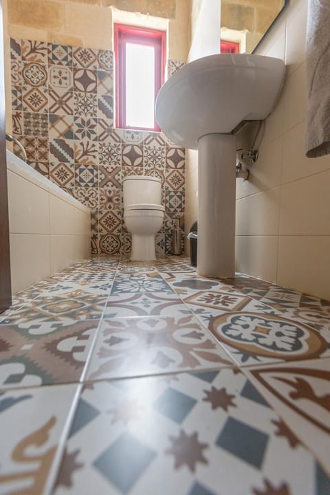 Make a Splash! 3BR Farmhouse, Pool & Country Views House in Munxar