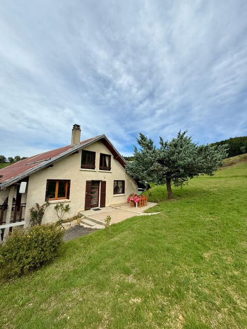 Property building, Day, Natural landscape, Garden, Garden view
