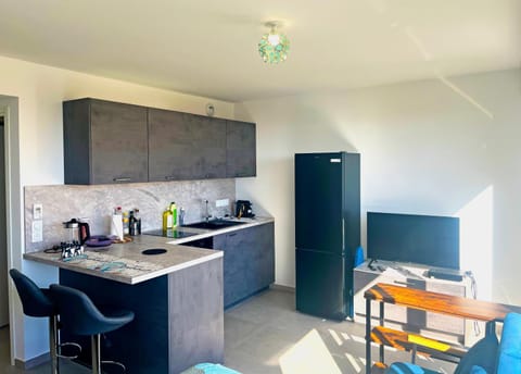 TV and multimedia, Coffee/tea facilities, Kitchen or kitchenette, stove