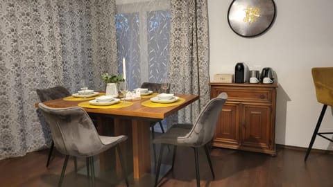 Coffee/tea facilities, Dining area