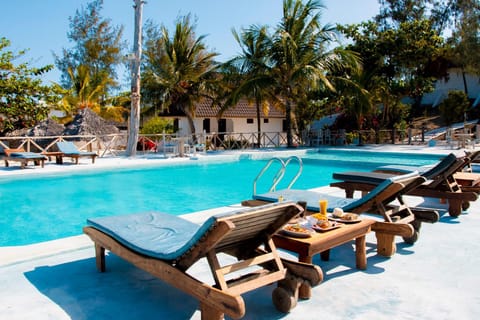 Pool view, Swimming pool, sunbed