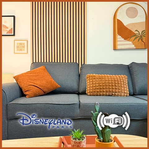 Communal lounge/ TV room, Living room, Seating area, Evening entertainment, Text overlay