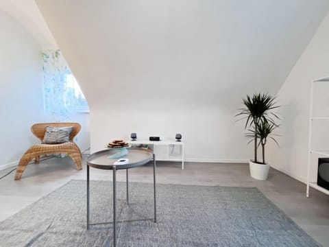 Photo of the whole room, Seating area