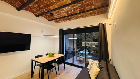 Lounge or bar, Inner courtyard view