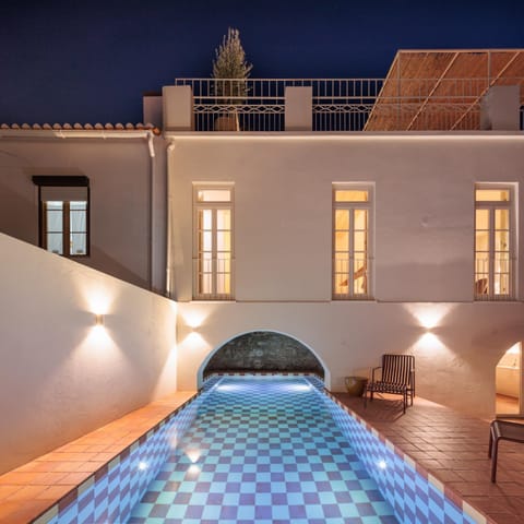 Swimming pool