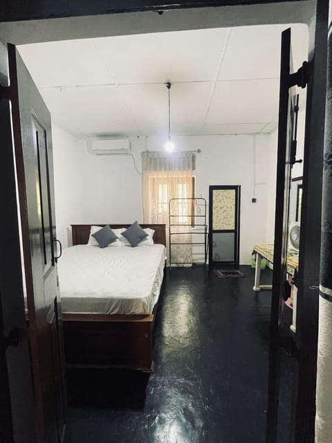 Bed, Photo of the whole room, Bedroom, air conditioner