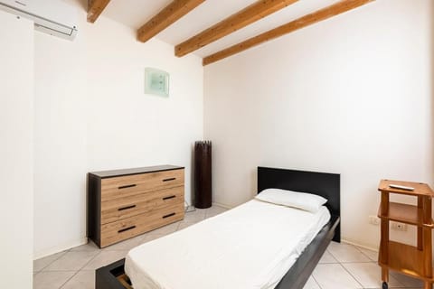 Large apartment with 2 bedrooms in the historic center Apartment in Reggio Emilia