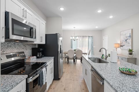 Lopez Lounge 1018 Main St House in Clarksville