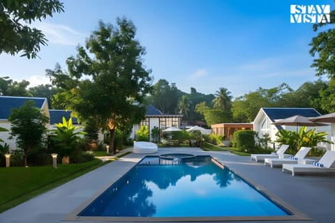 Swimming pool, Swimming pool