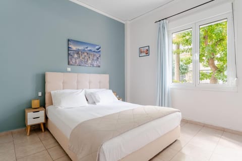 Bed, Bedroom, Garden view