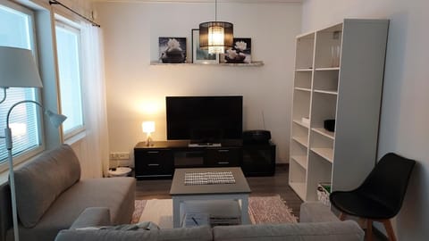 Bed, TV and multimedia, Living room