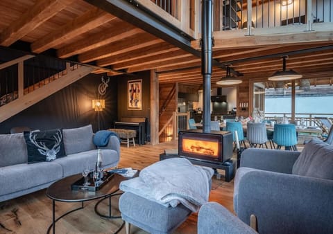 Living room, Seating area