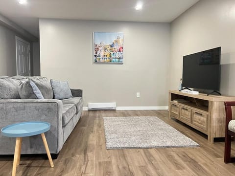 TV and multimedia, Living room, Seating area, Evening entertainment
