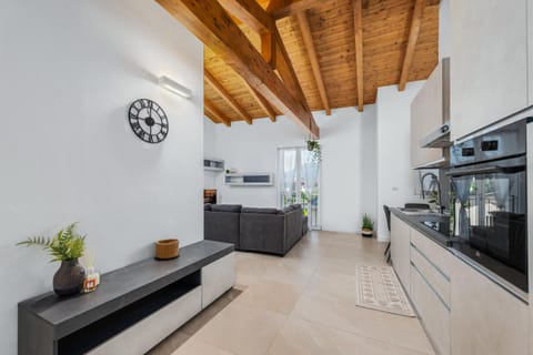 Kitchen or kitchenette, Seating area