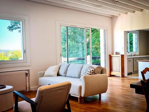 Living room, Garden view, internet