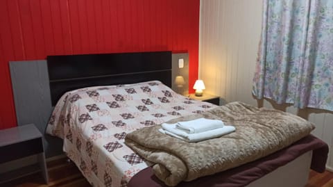 Bed, Photo of the whole room, towels