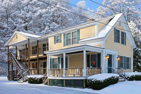Sweet Retreat & Dream Weaver Apartment in Ludlow