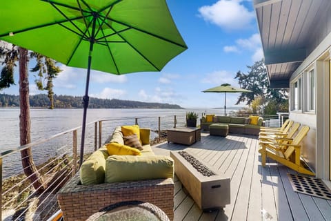 Watauga Beach House House in Bainbridge Island