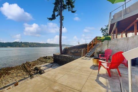 Watauga Beach House House in Bainbridge Island