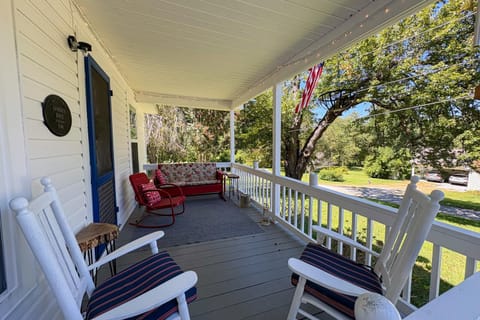 Firefly Cottage House in Laurel Park