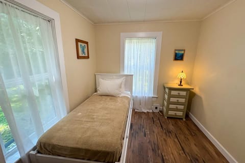 Firefly Cottage House in Laurel Park