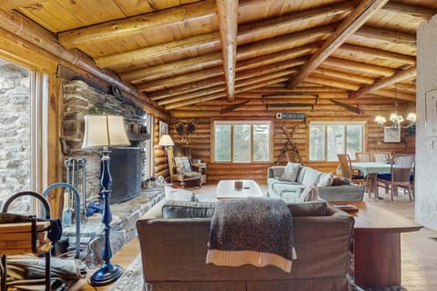 Parker Lane Cabin Cabin in Weston