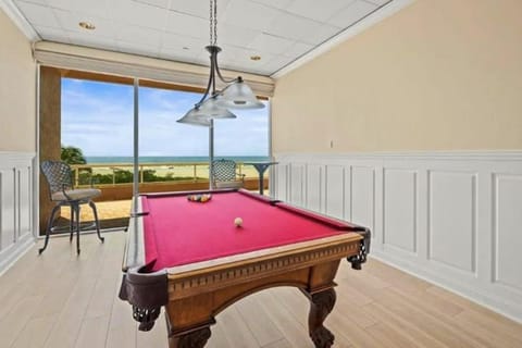 Gulf front condo with amazing views WD resort amenities pool and hot tub House in Sand Key