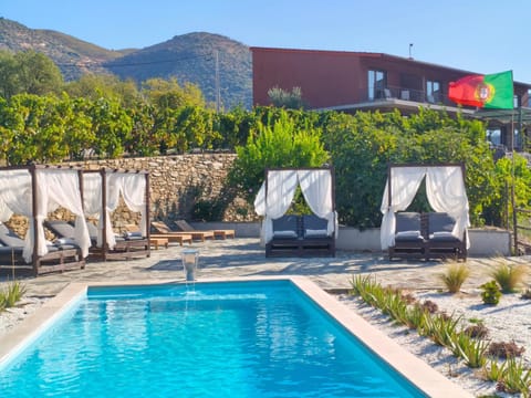 Property building, Day, Natural landscape, Balcony/Terrace, Mountain view, Pool view, Swimming pool, sunbed