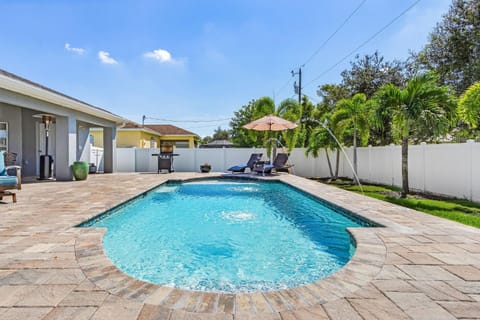 Dive into Forever Summer Bliss - Forever Summer - Roelens House in North Fort Myers