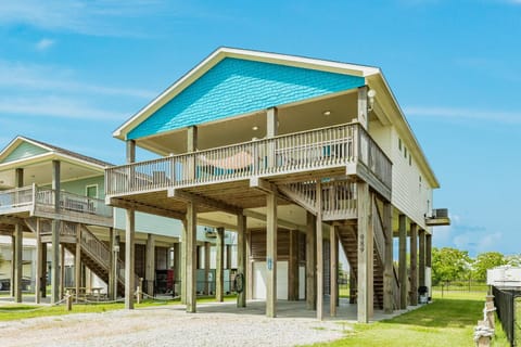 Prime Steps to Beach Large Deck Pet Friendly House in Bolivar Peninsula