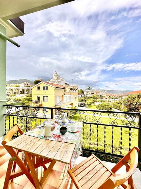 Hostdomus - Blue Wave Apartment Apartment in Loano