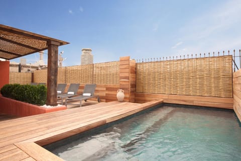 Balcony/Terrace, Swimming pool, sunbed