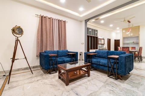Stylish & Cozy Retreat With Jacuzzi Villa in Jaipur