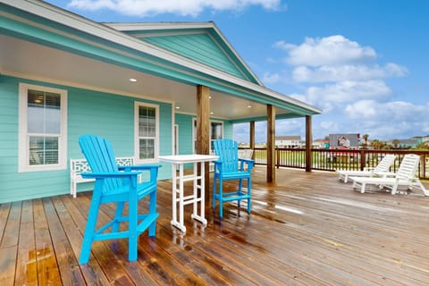 Retreat Gulf Views Large Deck Group Ready House in Alvin